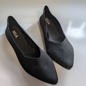 MIA Izzy Black Flyknit Pointy Toe Flats Size 8